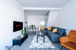 Snug Liverpool Anfield House, Entire Home with Free Wifi & Netflix